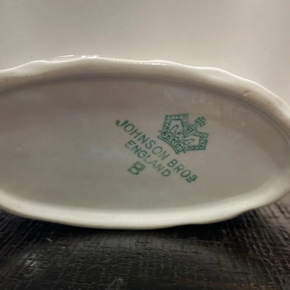 Vintage Johnson Bros. White England B Gravy Boat!